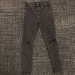 American eagle skinny black jeans with rip in both knees